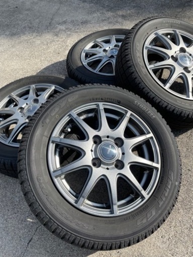 軽自動車スタッドレスタイヤ　ＴＯＹＯ　１５５／６５Ｒ１３　７３Q