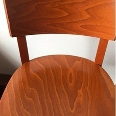 木の椅子の画像