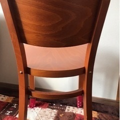 木の椅子の画像