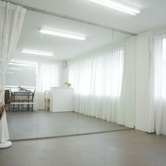 ＜設備の整ったフォトスタジオ＞撮影機材・背景紙・セット面・更衣室・完全個室【地下鉄千代県庁口駅1分】 − 福岡県