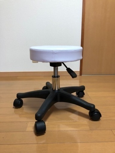 施術用椅子 白