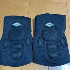 膝　サポーター　ニーパッド