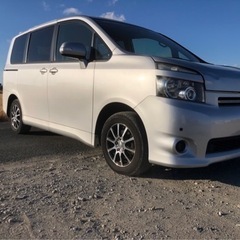 トヨタヴォクシー　左側電動スライドドア　ワンオーナー　車検2年取...