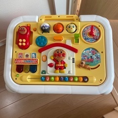 アンパンマンのおもちゃ&机の画像