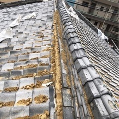 2018年大阪北部地震による瓦屋根崩壊被害復旧葺替工事の画像