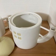 ハウス型ポットとコップ(新品)の画像