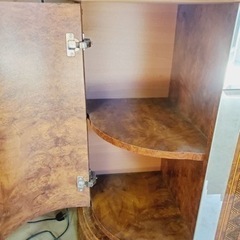 ②ET622番⭐️ イタリア製 アンティーク調 カップボード 輸入家具 食器棚 ブラウン 飾り棚 ⭐️の画像