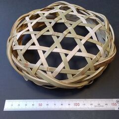 六つ目編み波縁かごの画像