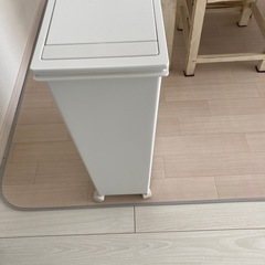 キャスター4個付き天馬製ゴミ箱45リットルの画像