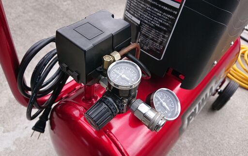 《売却済》【エアーコンプレッサ－】SK11 オイルレス SR-102 タンク容量 30L SR-L30MPT ＋付属品各種