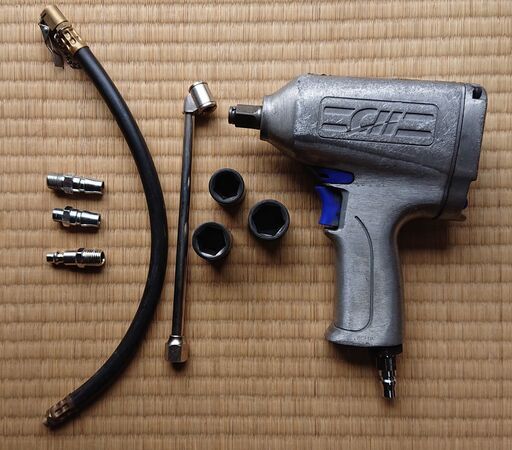 《売却済》【エアーコンプレッサ－】SK11 オイルレス SR-102 タンク容量 30L SR-L30MPT ＋付属品各種