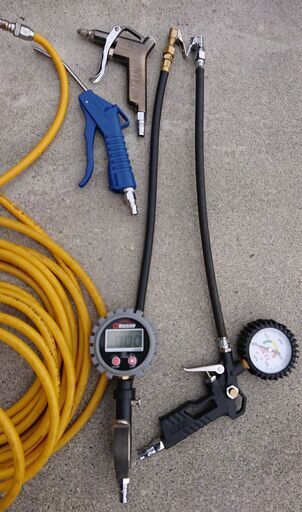 《売却済》【エアーコンプレッサ－】SK11 オイルレス SR-102 タンク容量 30L SR-L30MPT ＋付属品各種