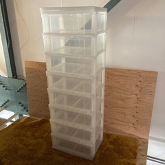 ● 8段収納ケース、4段× 2に分裂可能
