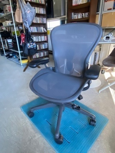 大人気ハーマンミラー!! フルスペックオフィスチェア!! アーロンチェア リマスタード AER1B23DW 稼働肘