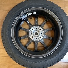 スタッドレスタイヤホイールセット未使用品の画像