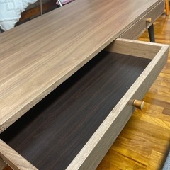 【美品】収納できる引出しあり、センターテーブルの画像