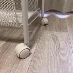 【取引中】3段ラック　キャスター付き　白の画像