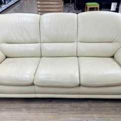 贅沢なすわり心地。革本来の風合いと手触りを楽しめるIDCの3人