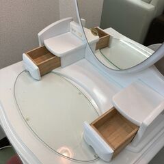 【お取引中】ホワイトドレッサー　ライト付き　姫系コスメ台　ホワイト　化粧台★4682★の画像