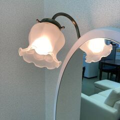 【お取引中】ホワイトドレッサー　ライト付き　姫系コスメ台　ホワイト　化粧台★4682★の画像