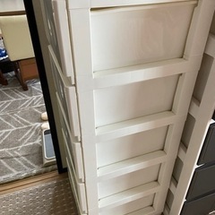 プラスチック製5段引き出しの画像