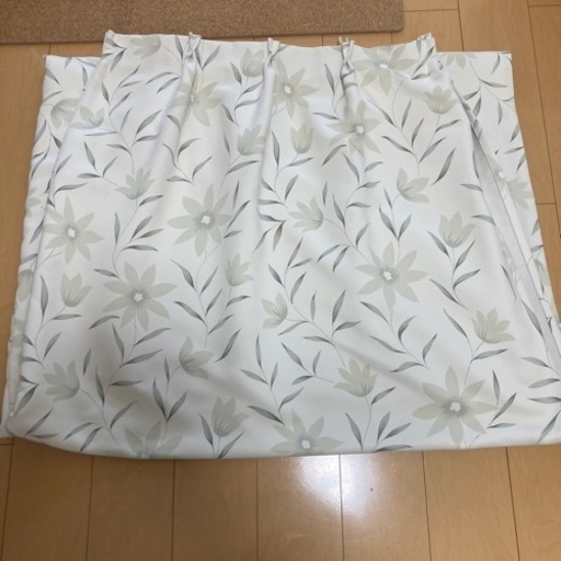 大判カーテン　縦243✖️143 花柄　白