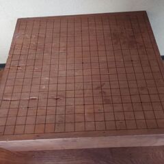 碁盤と碁石と折り畳み式の碁盤の画像