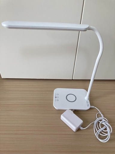 LEDデスクライト　ワイヤレス充電機能付