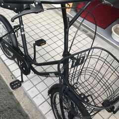 20インチ マットブラックのカゴ付きミニヴェロの画像