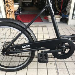 20インチ マットブラックのカゴ付きミニヴェロの画像