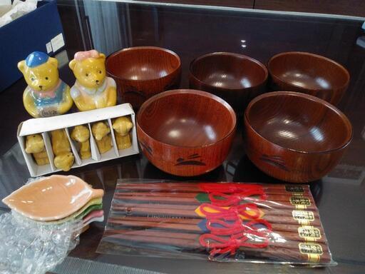 【お値下げ】木のお椀、箸、箸置き、調味料入れ、小皿セット