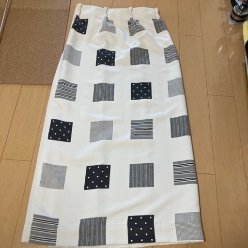 カーテン　縦143✖️横100 4枚組
