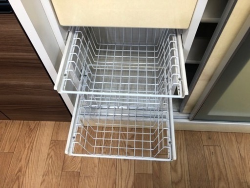 【リサイクルサービス八光　田上店　配達・設置OK】ホワイト＆クリームスライド扉式食器棚