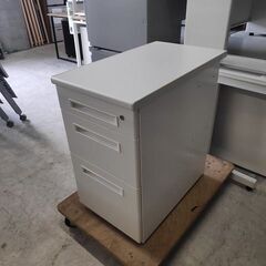 東洋　３段脇机『中古良品』鍵無し　【リサイクルショップサルフ】の画像