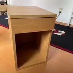 ベッドサイドテーブルの画像