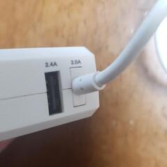 【取引中】無料でお譲り致します！顔文字が可愛い！TYPE-C充電器 USBポート2口タイプの画像
