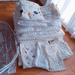 【交渉中】赤ちゃんの城ベビー布団10点セット/掛布団✕2・敷布団・毛布・枕・カバーやシーツ・おねしょシーツおまけの画像
