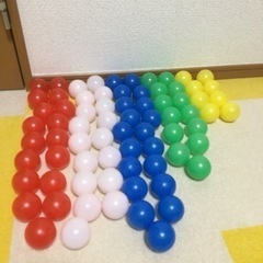 ボールプール用のカラーボールの画像