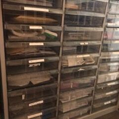 中古オフィス棚　不動産屋さんで資料などを分けてるような引き出し棚...