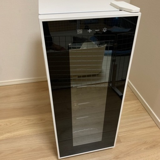 ワインセラー　ハーフミラー　１２本入り　電源入ります