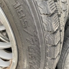 スタッドレスタイヤ全て完売　ありがとうございました。軽自動車用完売　普通車　新品に近い状態　在庫残り少なくなってきました。の画像