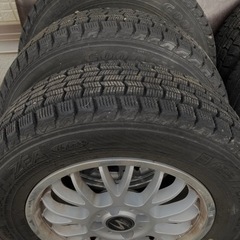 スタッドレスタイヤ全て完売　ありがとうございました。軽自動車用完売　普通車　新品に近い状態　在庫残り少なくなってきました。の画像