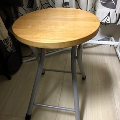 木目の折りたたみ椅子