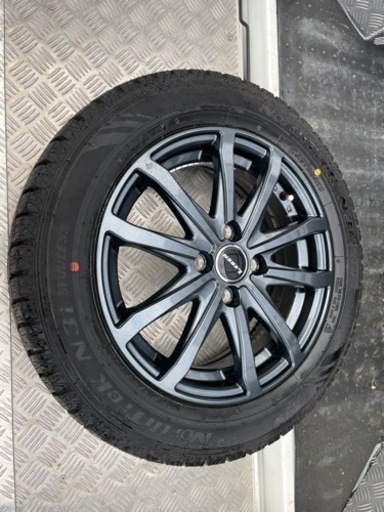 トヨタ アクア値下げしました  スタッドレスタイヤ ホイール175/65R/15 4本セット 使用期間3ヶ月 車庫保管