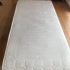 無料、差し上げます^_^シングルマットレス　キレイです