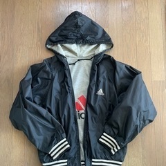 adidas、リバーシブル、ジャンバーの画像