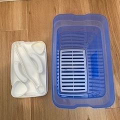 新生児用品　中古品 8点セット　抱っこ紐　チャイルドシート　搾乳器　ミルトン　転倒防止ヘッドガード　他の画像