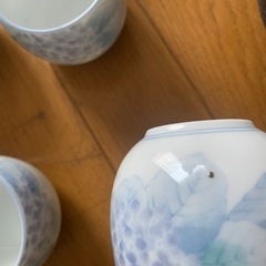 【今週15個セット♡1,500円】【光峰ブランド】【新品】【幾つか黒い点あり】『紫陽花柄の可愛いフォルムの湯呑み１５個セット』の画像