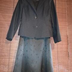卒業式、冠婚葬祭レディーススーツ