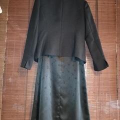 卒業式、冠婚葬祭レディーススーツの画像